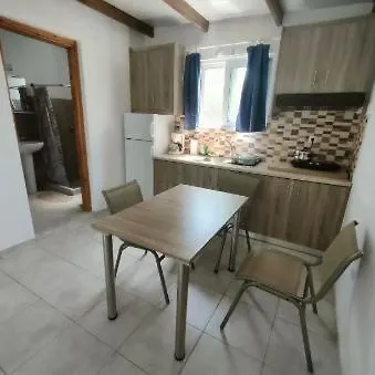 Vine Veranda Apartment